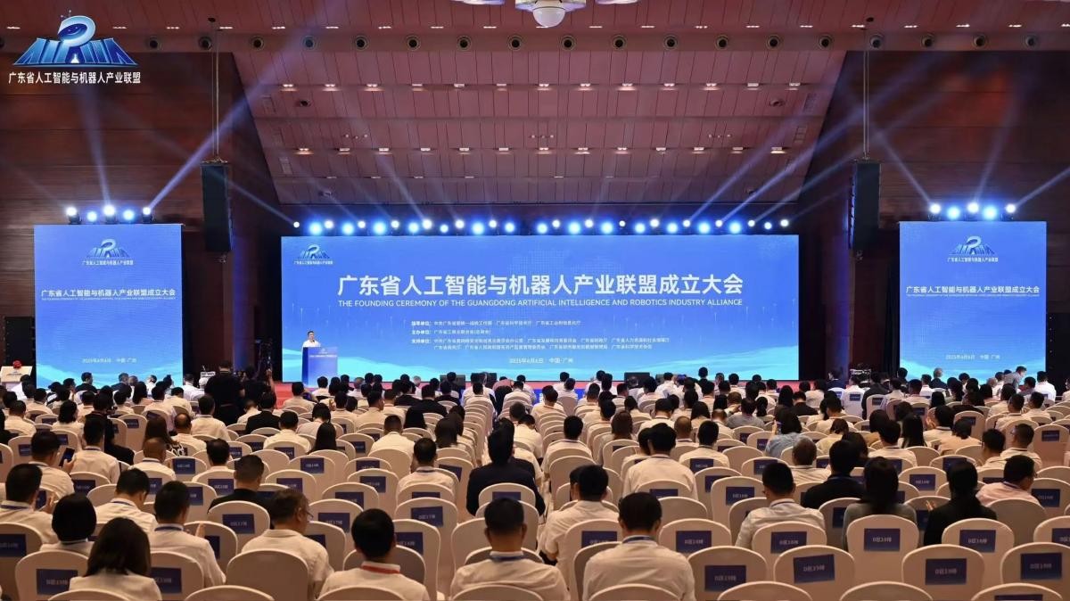 云蝶科技出席廣東省人工智能與機(jī)器人產(chǎn)業(yè)聯(lián)盟成立大會(huì)并成為首批成員單位